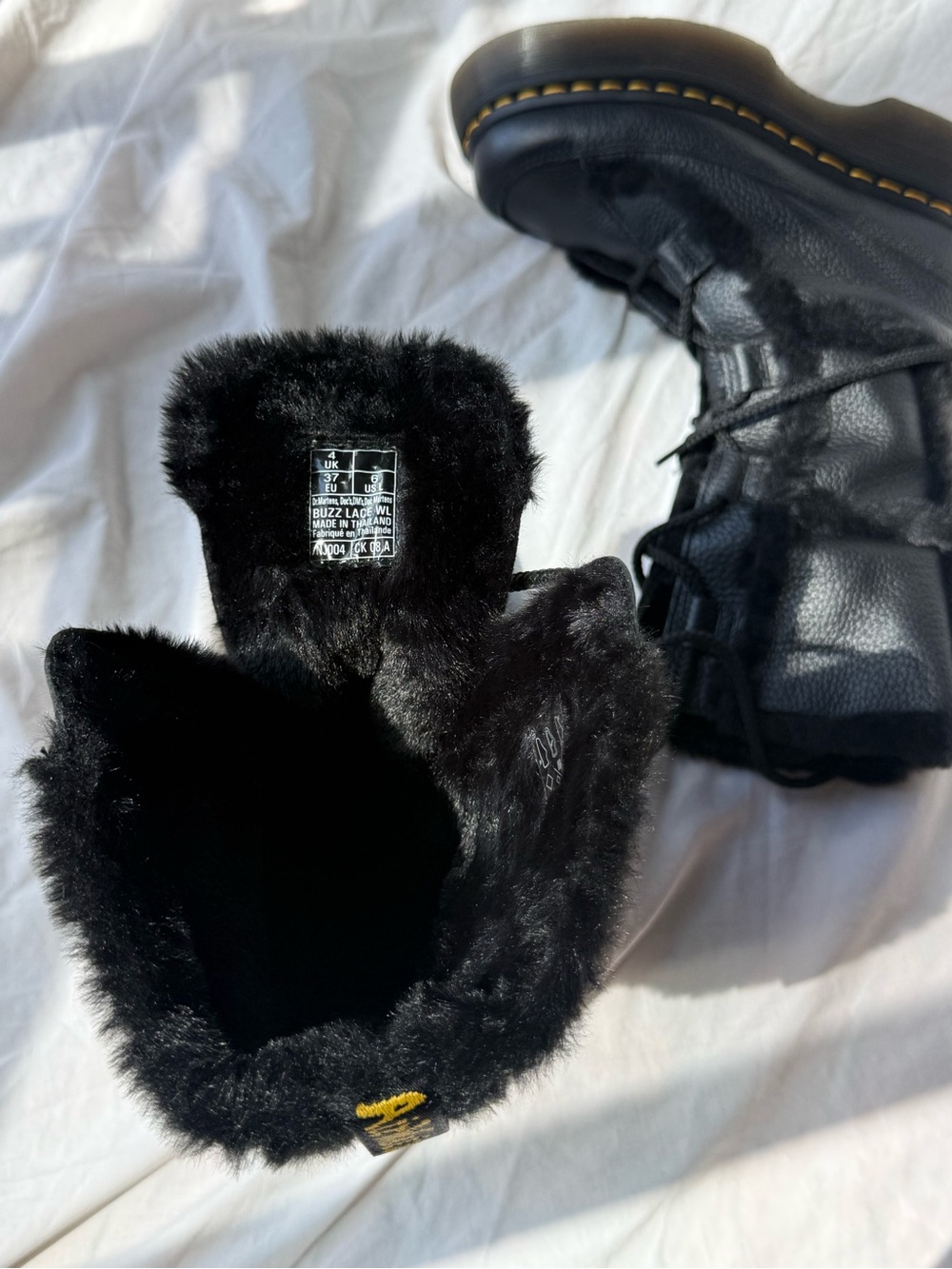 Black Dr. Martens Buzz Grizzly Lace Up Fur Lined boots Size 6 - Picture 9 of 10